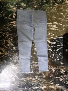 Chic High-Waisted Grey Jeans