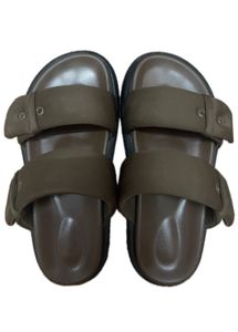 Comfortable Brown Buckle Sandals