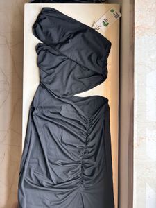 Newme Chic Black One-Shoulder Ruched Dress