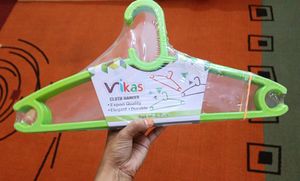 Hanger Set Of 6 Pcs White Is 180 & Green I