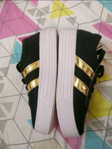 Never Used Stylish Women Casual Shoes