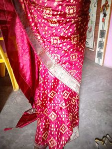 Stunning Ethnic Saree with unstitched blouse piece