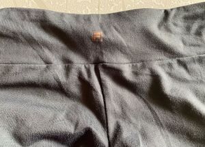 FILA Stylish Cropped Leggings (size:L)