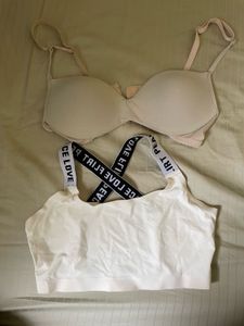 Comfortable seemles Bra and padded Sports