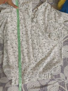 Chic Floral Print Blouse with Ruffle Details