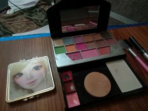 makeup combo+EYELASHES+liner+mirror free