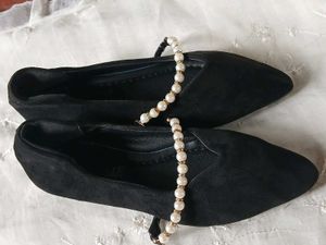 Elegant Black Pointed Toe Flats with Rhinestone St