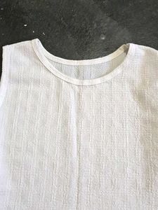 Chic White Sleeveless Top