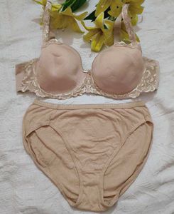Elegant Lace Trim Bra With Beautiful Penty 😍