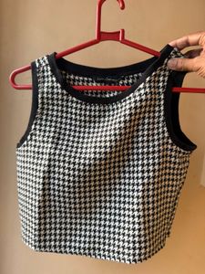 Chic Houndstooth Crop Top