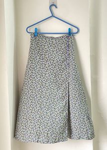 A-line skirt with slit