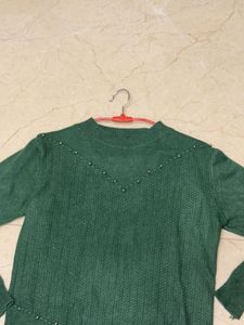 Chic Green Pearl Embellished Sweater