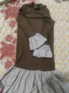 Stylish Ribbed Dress with Flared Sleeves