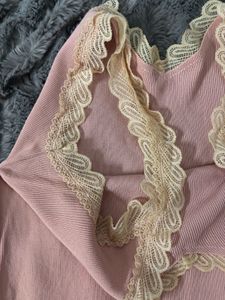 🎀🧞‍♀️👛💘Pink Lace Trim Cami Top