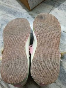 Cute Girls' Casual Shoes with Flower Detail