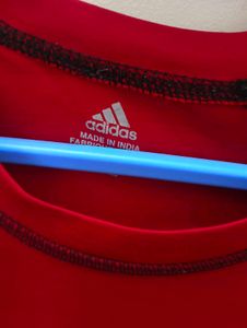 Adidas T-Shirt 💢