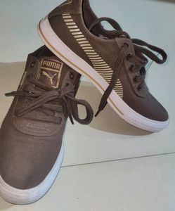 PUMA Men's Casual Shoes.  Like New . No Coins.