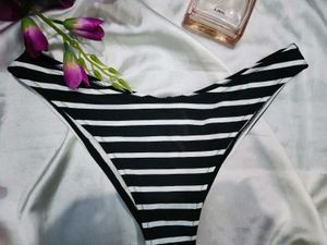 🇳🇿💫🎀Black and White Striped Thong Panty
