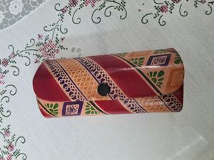 Spectacles or sunglasses case