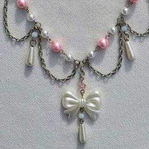Cute Pearl &amp; Bow Necklace