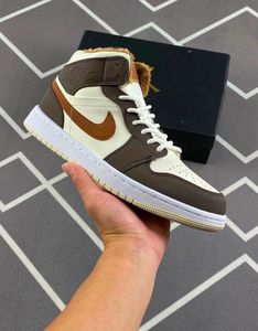 Nike Air Jordan 1 Mid Brown