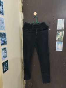 Black High-Waisted Skinny Jeans