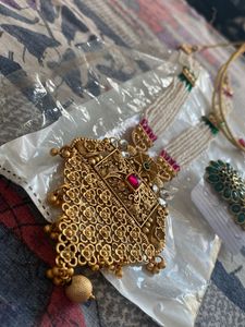 Elegant Necklace and Earring Set