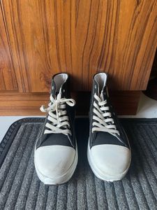 Stylish Black High-Top Sneakers