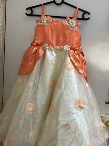 Pretty Peach & Offwhite Party Dress 8/10 Yes