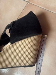 Stylish Black Wedge Sandals