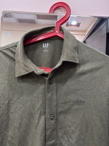 GAP Men's Olive Green Button-Up Shirt