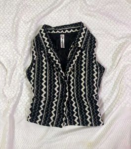 Stylish Sleeveless Blazer Top