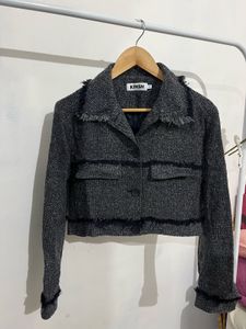 Chic Cropped Tweed Jacket