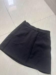 Chic Black A-Line Mini Skirt