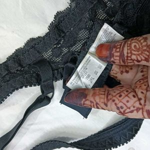 ⭐ Elegant Black Lace Trimmed Bra