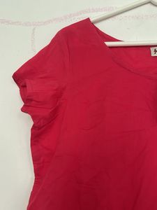 Chic Red Short-Sleeve Top