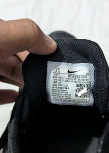 Nike Sneakers - Black &amp; White
