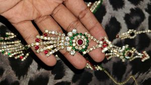 Stunning Rhinestone Necklace &amp; Earring Set