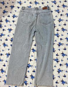 Light Wash Relaxed Fit Jeans