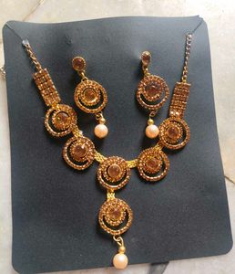 golden colour necklace set