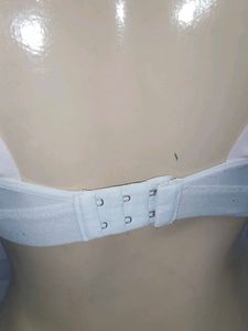 (200)White Sports Bra - Comfortable &amp; Supportive