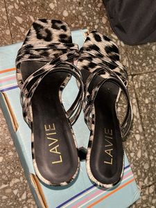 trendy cheetah print heel