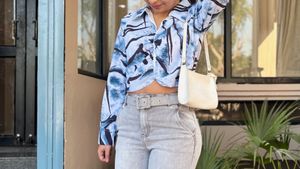 Stylish Abstract Print crop shirt