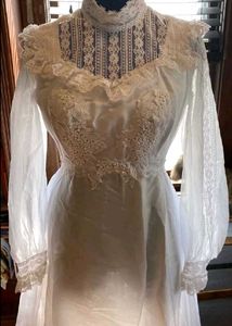 Lace Vintage Wedding Dress/ Gown
