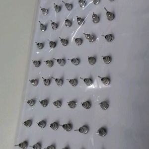 2 Mini Daisy Studs Card