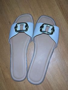 Stylish Flat Sandals with Gold Buckle