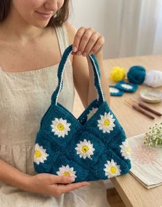 Crocheted Teal Daisy Handbag
