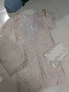 Elegant Cream Dupatta with Embellishments