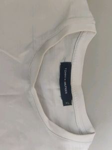 tommy Hilfiger t shirt