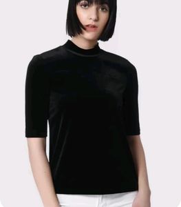Vero Moda Black Velvet Top!